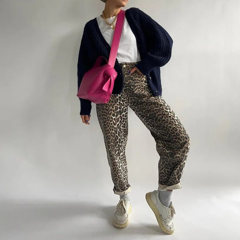 Maike - Chic jeans with leopard print