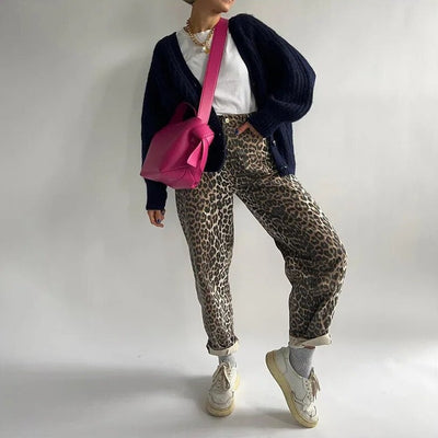 Maike - Chic jeans with leopard print