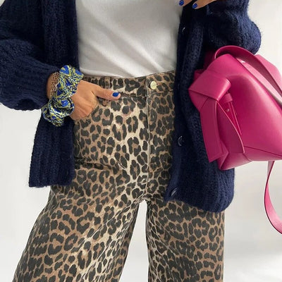 Maike - Chic jeans with leopard print